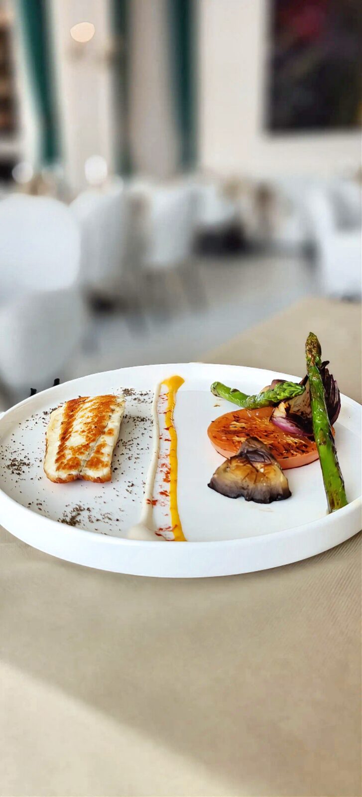 Filetto di pesce con asparagi — cucina d'autore Orion